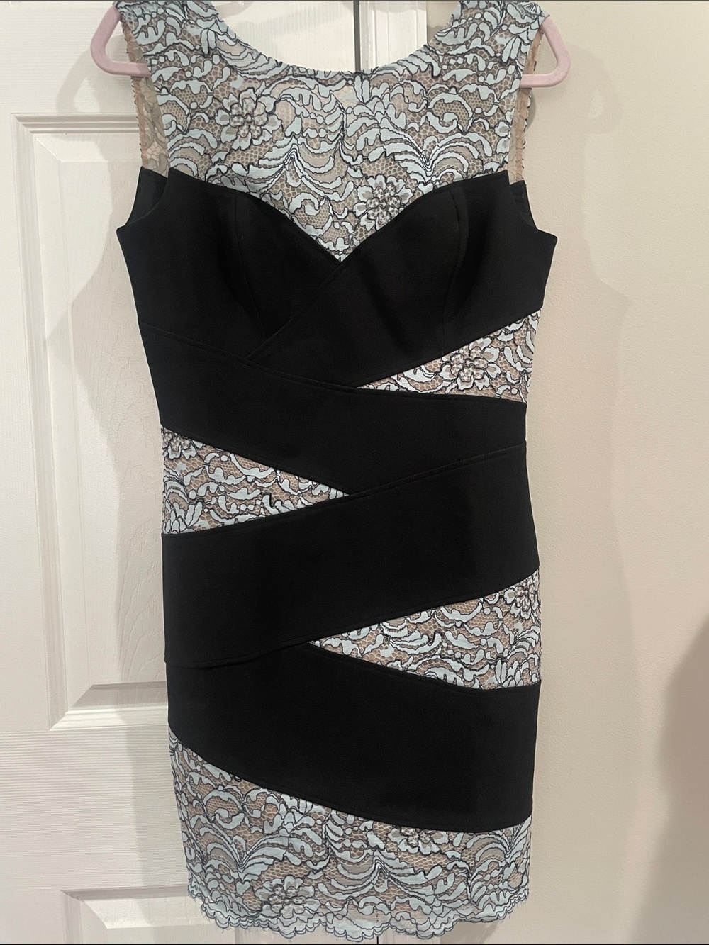 BCBGMaxAzria Women’s Black and Light Blue Lace Bandage Mini Dress Size 8